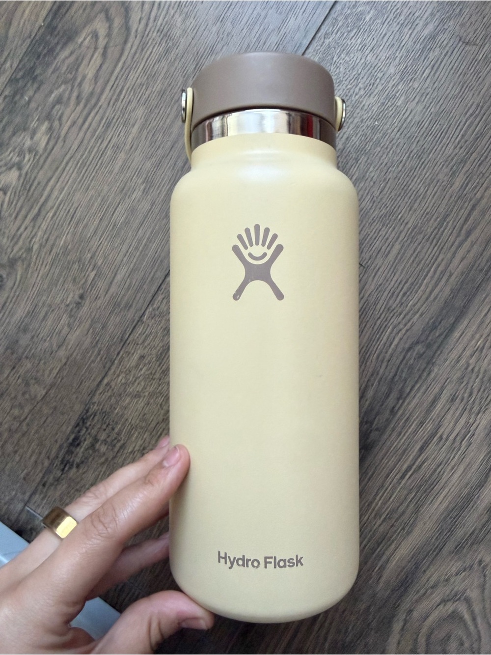 Hydro Flask 32oz Insulated Bottle - Cream with Taupe Lid